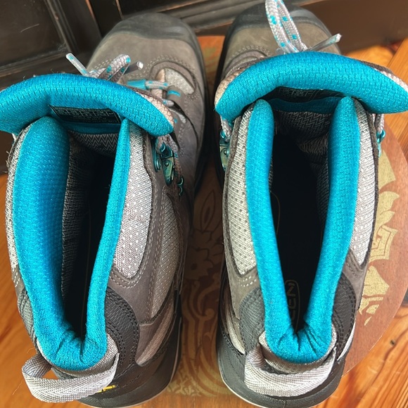 NWOT Keen Mid WP Hiking Boots Shoes Womens size L9 R9.5  🥳 Host Pick 🥳 - Picture 5 of 16